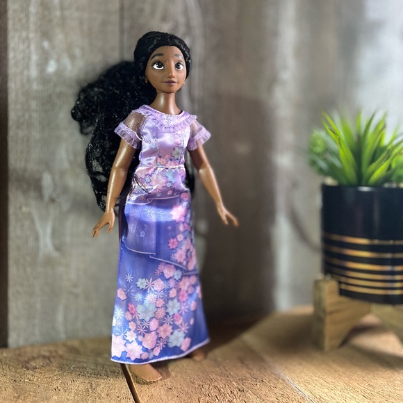 Disney Encanto Isabella Fashion Doll - Picture 6 of 6
